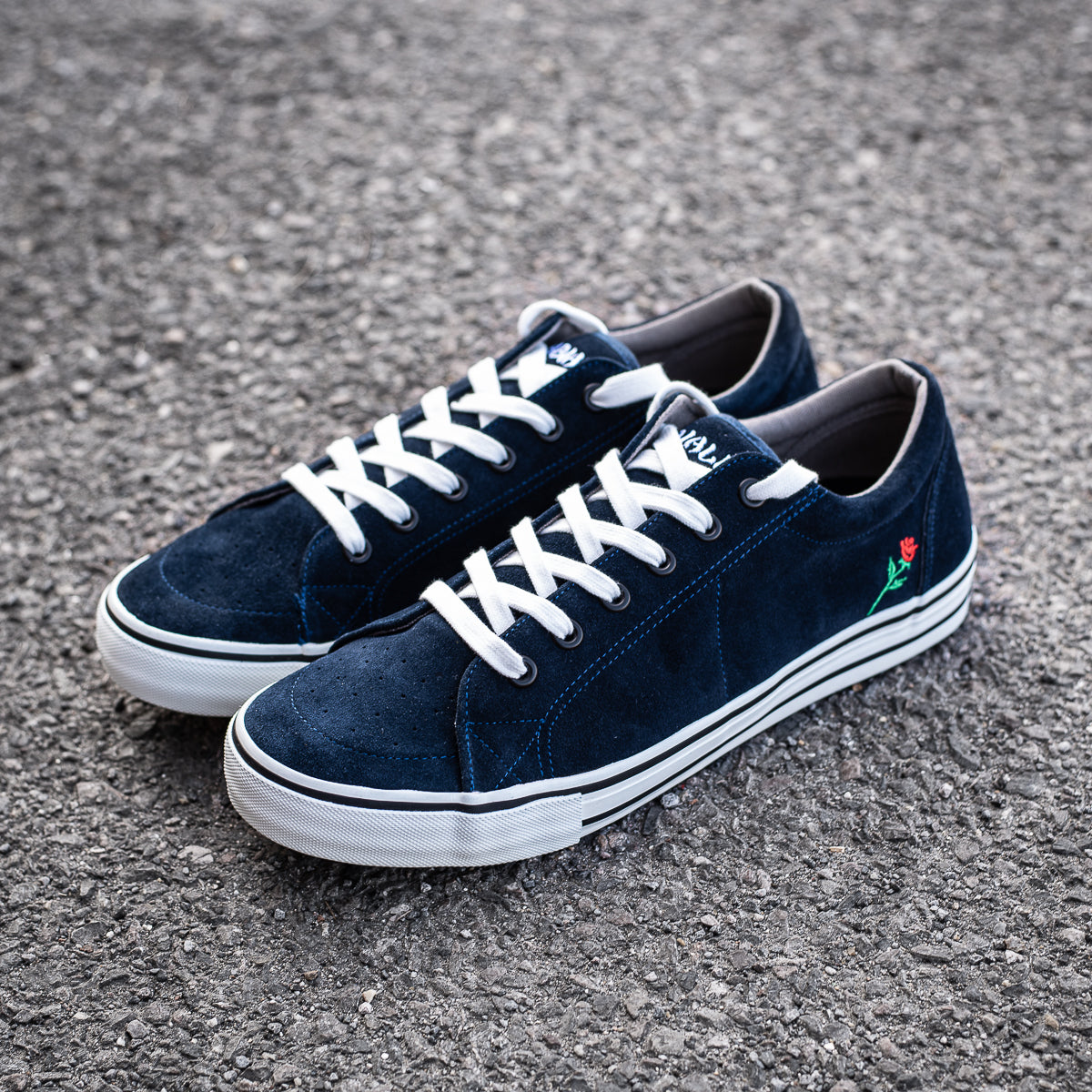 Conquista Low Top Sneaker - Navy